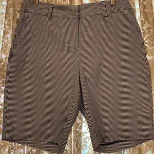 NWTS ANN TAYLOR CURVY FIT/MID RISE SHORTS SZ 6 NAVY/WHITE PIN STRIPE:LOOPS/POC